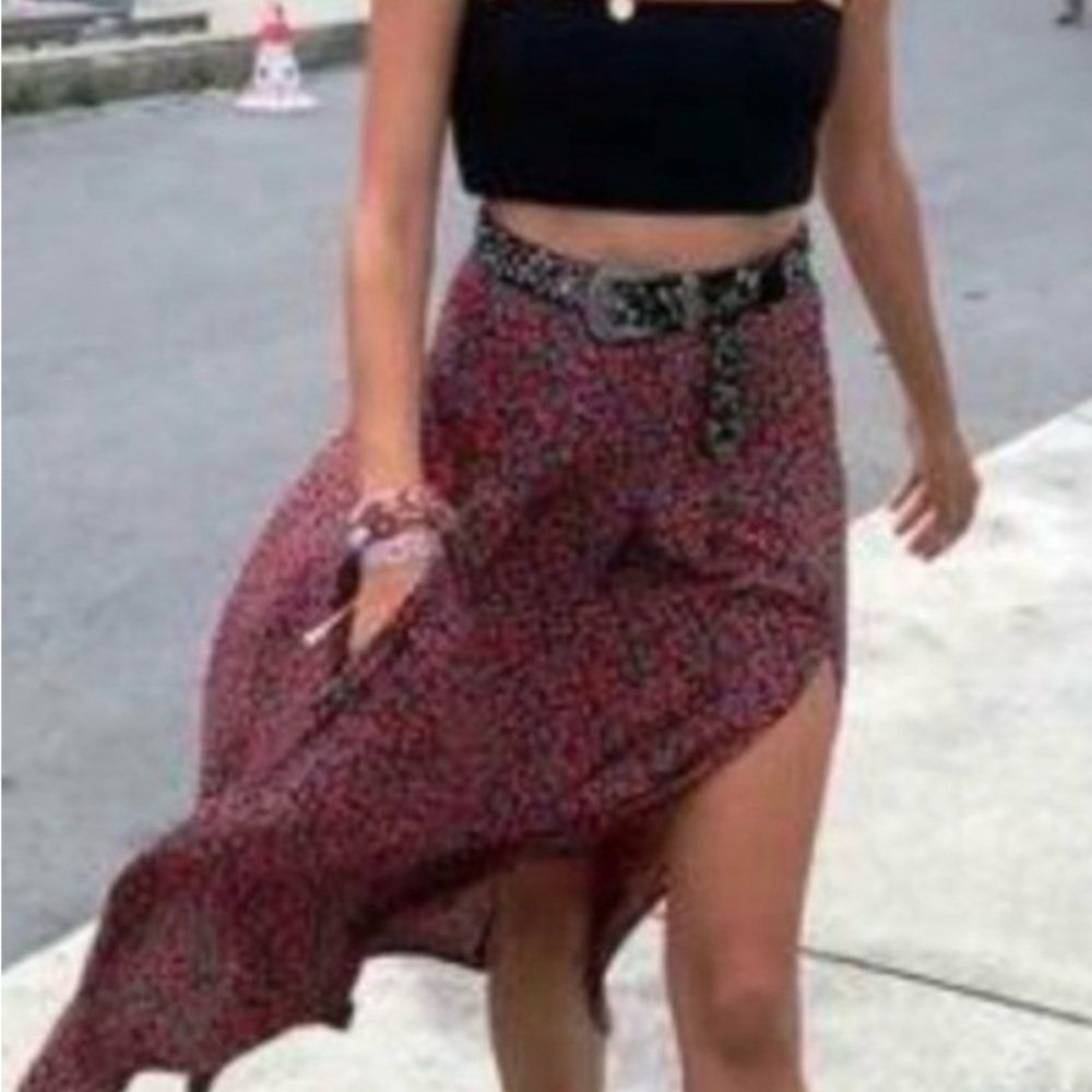 Zara Black & Red Floral Asymmetrical High-Slit Skirt